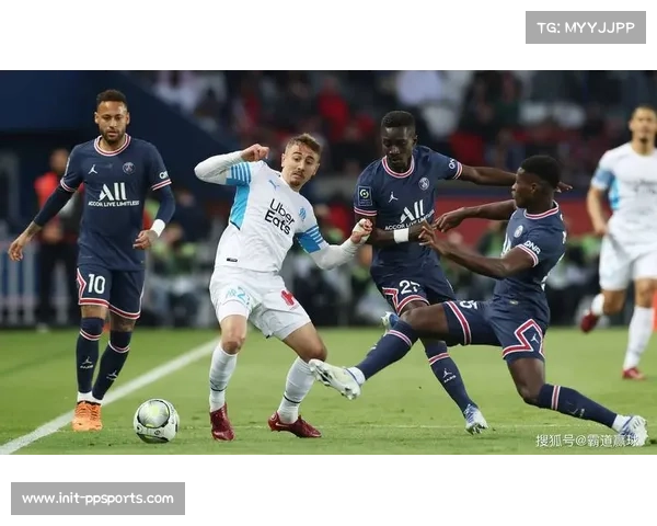 马赛vs巴黎圣日耳曼：奥巴梅扬巧妙漏球，格林伍德跟进爆射得分